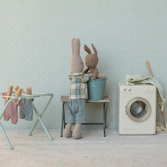 Maileg Hare, Micro - Brun - Blå strikket dragt