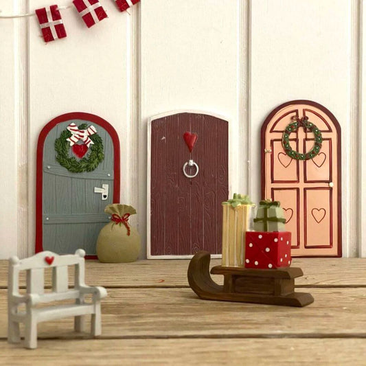 Det Gamle Apotek nissedør Slæde med gaver