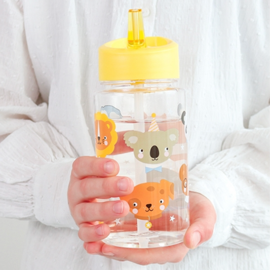 Drikkedunk med dyr og gul drikketud.