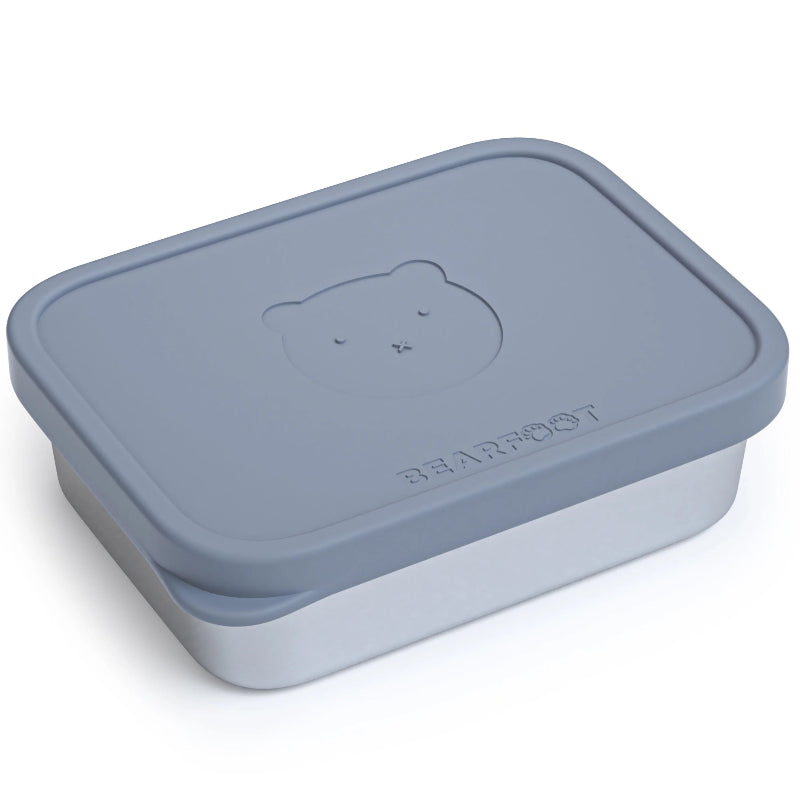 Madkasse med plads til 700ml lavet af rustfrit stål med blå silikonelåg og en bamse på toppen.