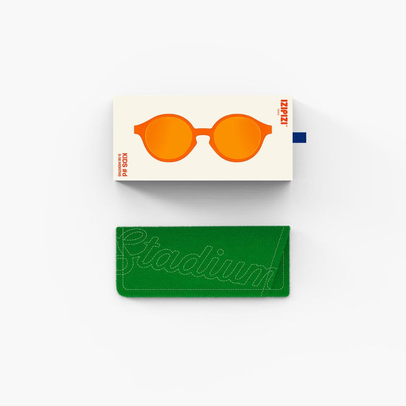 Orange solbriller til børn.