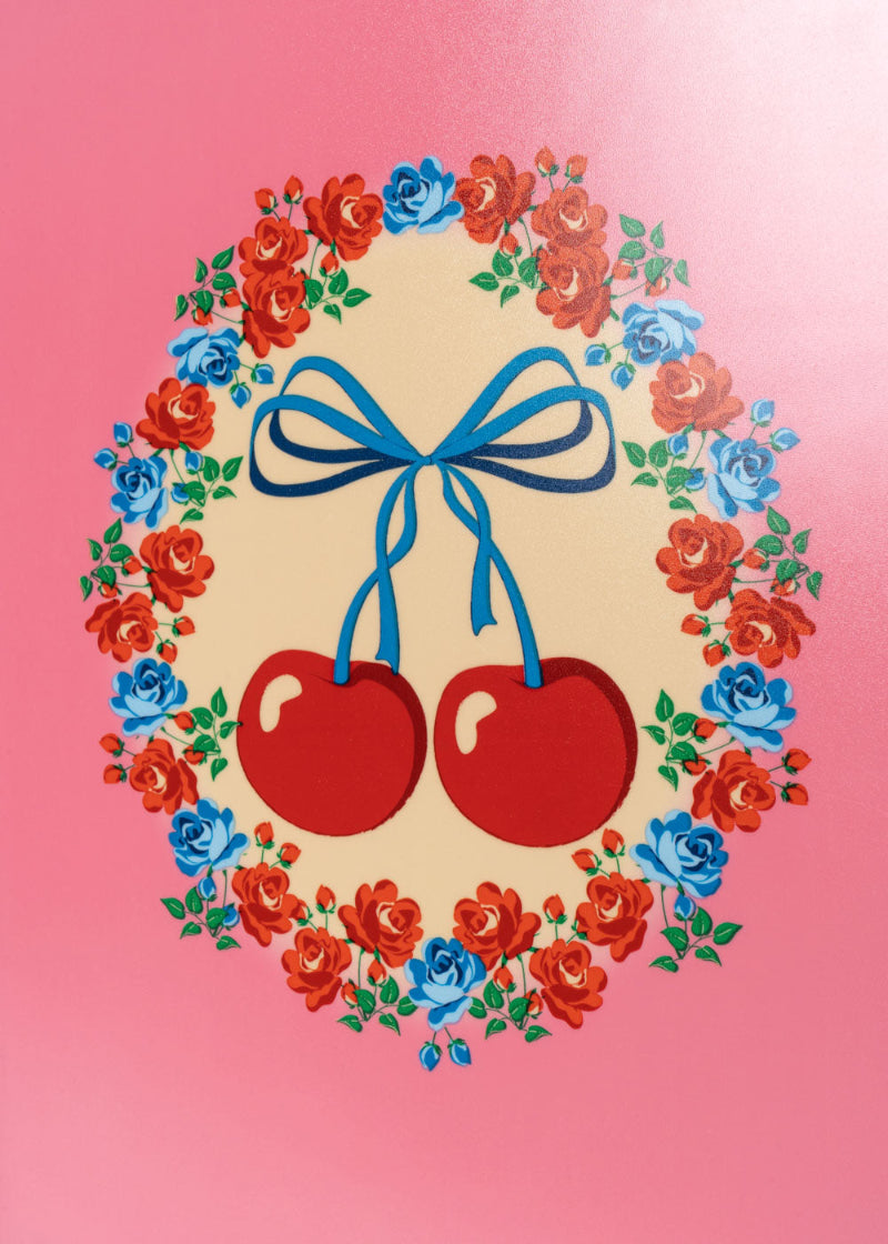 Pink kuffert med kirsebær print med beige.