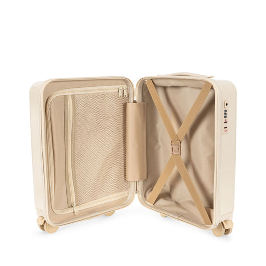 Beige rejsekuffert med fodbold motiv.