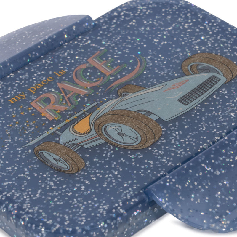 Madkasse med glitter og racerbil.