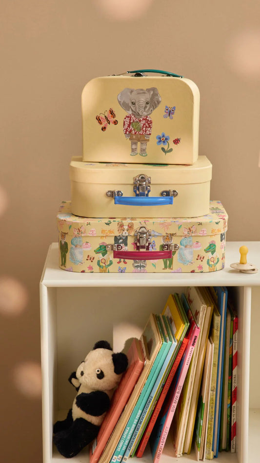 Kuffert med print af kunstneren Nahalie Lete.