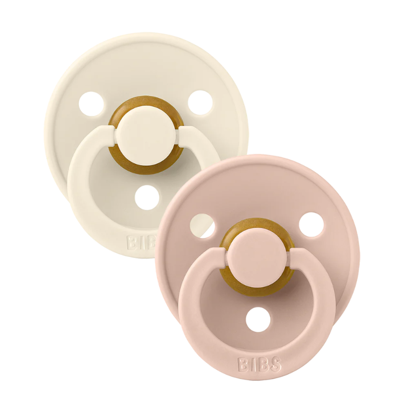 2 pakke med sutter i beige og lyserød.