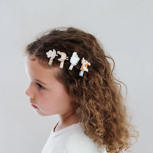 Hårclips med bondegård.