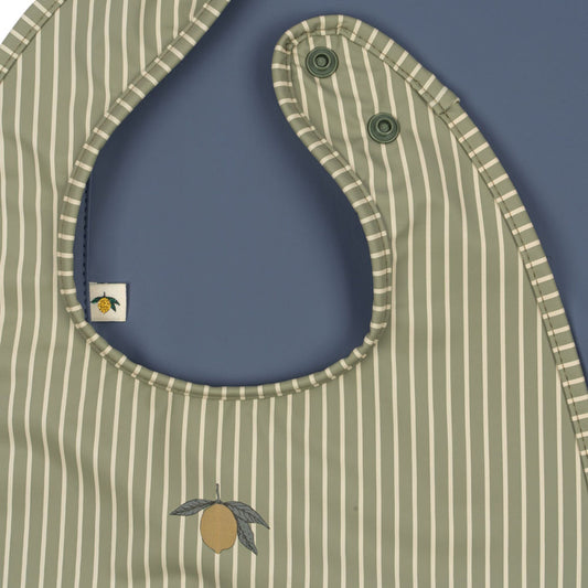 Hagesmække - en blå og en grøn.