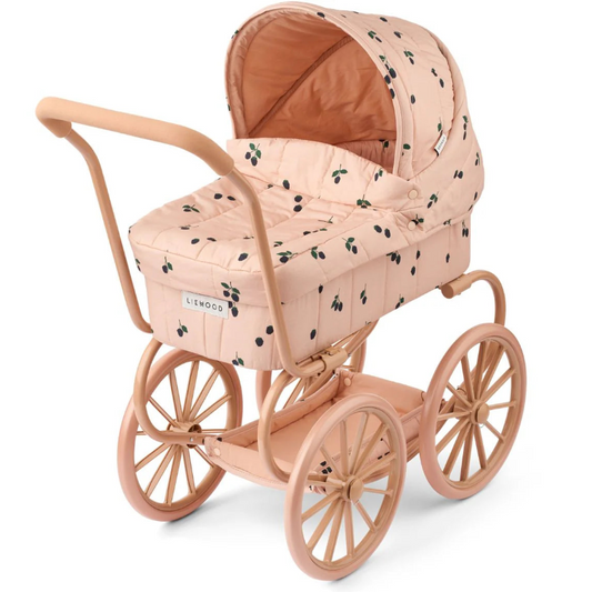 Lyserød dukkevogn med bær motiver.