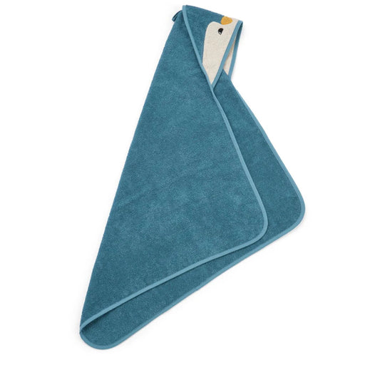 Blå håndklæde med pingvin hætte.