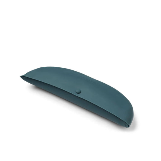 Blå silikone hagesmække.