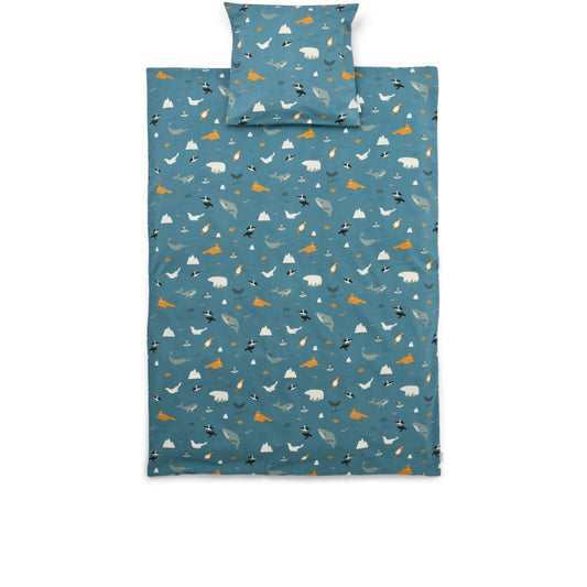 Blåt sengetøj med motiv af arktiske dyr.