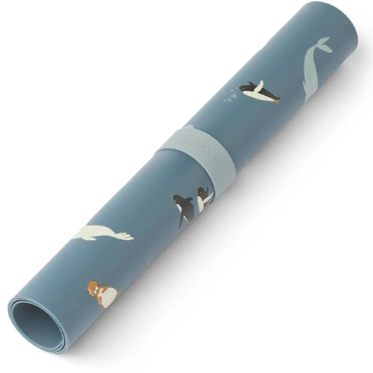 Dækkeserviet med det arktiske hav dyr.