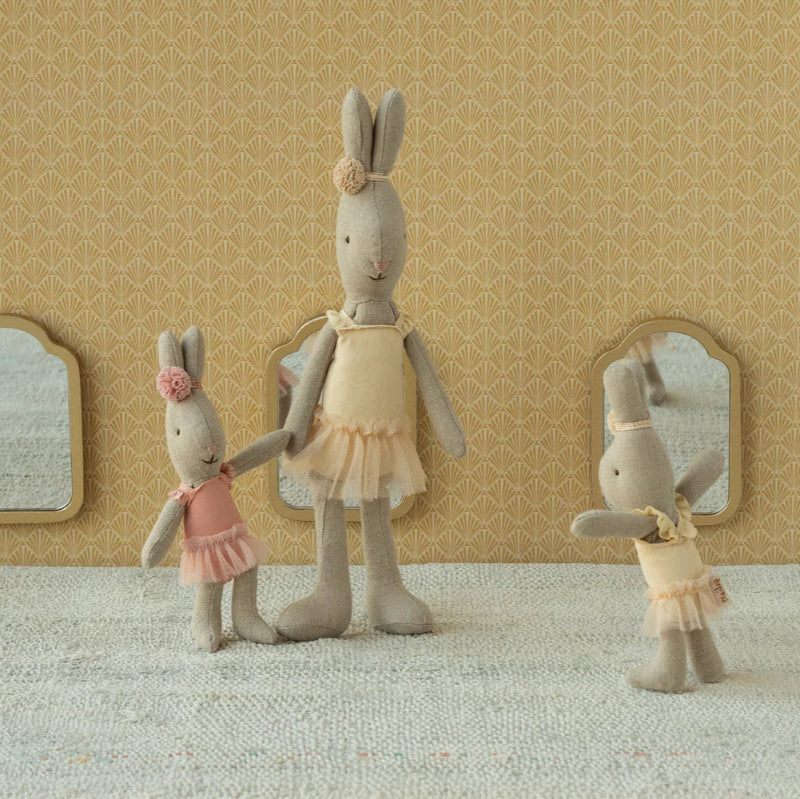 Lille maileg hare med balletdragt.