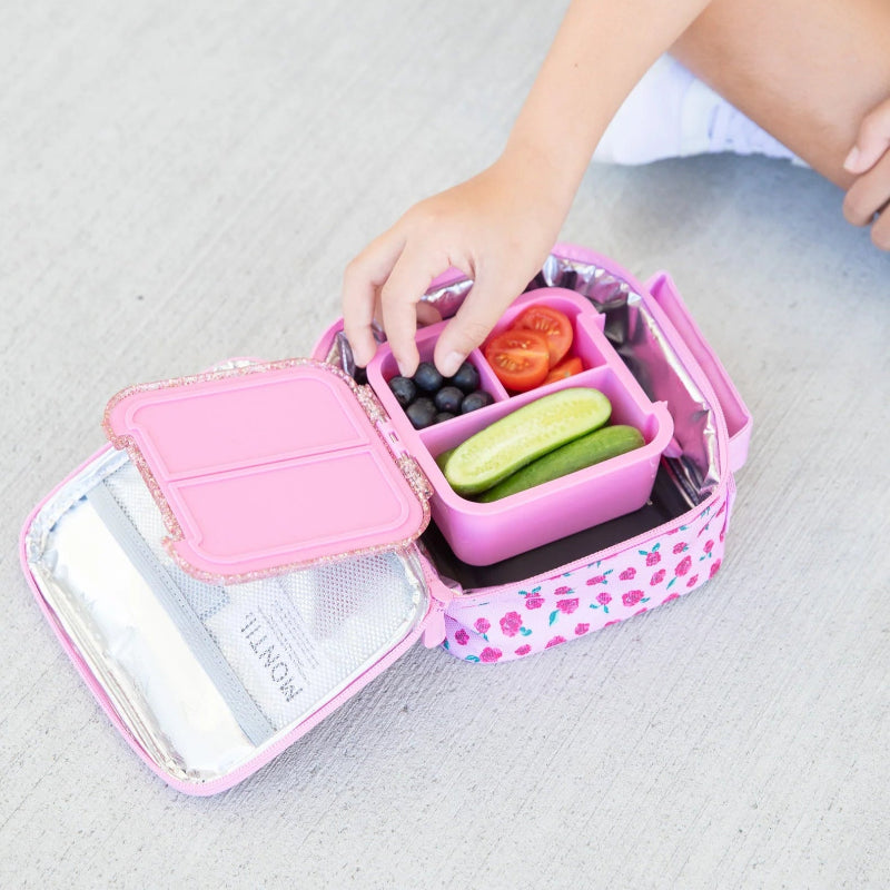 Lyserød snack madkasse med glitter låg.