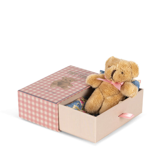 Blød bamse i lyserød æske med pude og dyne.