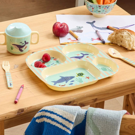 Babykop med ocean print.