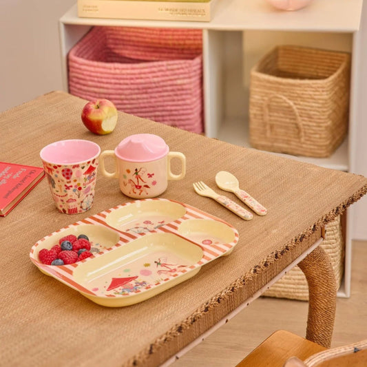 Tallerken med 4 rum.