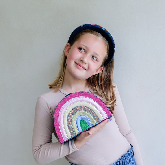 Farverig regnbue smykkeskrin.