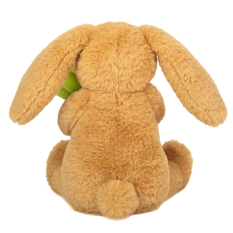 Brun kanin bamse, som holder en gulerod.