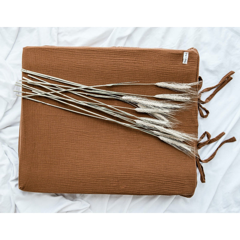 Orange underlag til puslebordet.