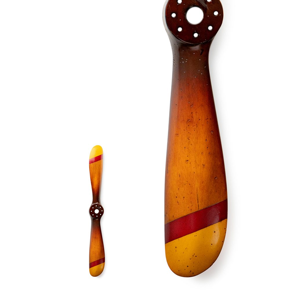 Authentic models small propeller, red/gold