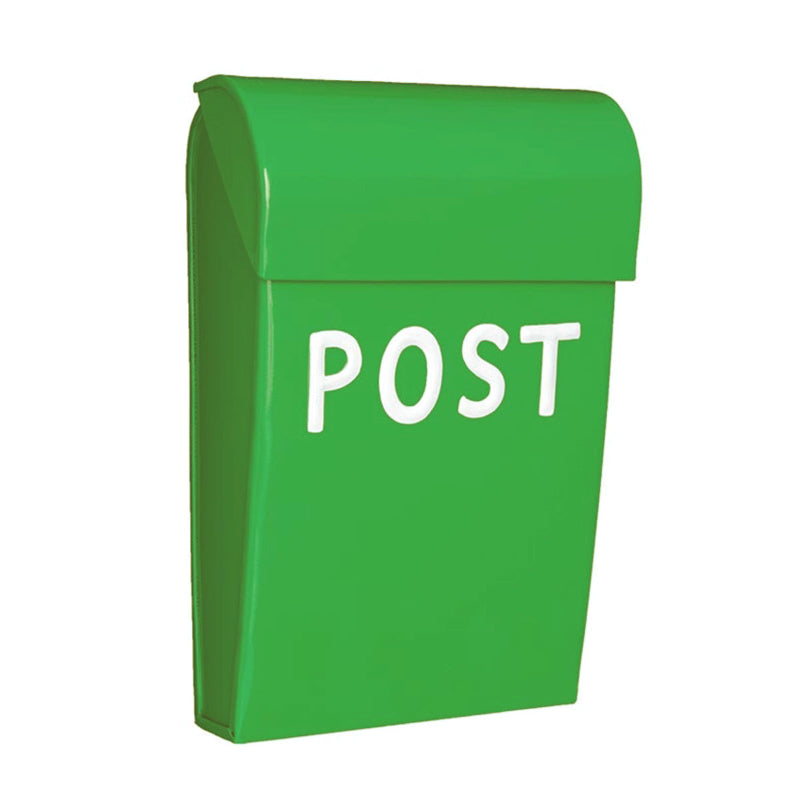 Grøn postkasse med hvid skrift.