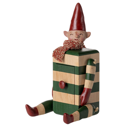 Nisse med skuffe dekoration.