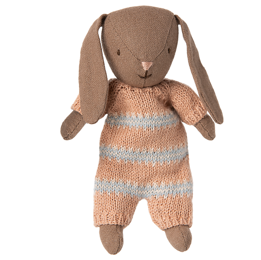 Maileg Kanin, Micro - Brun - Støvet rosa strikket dragt
