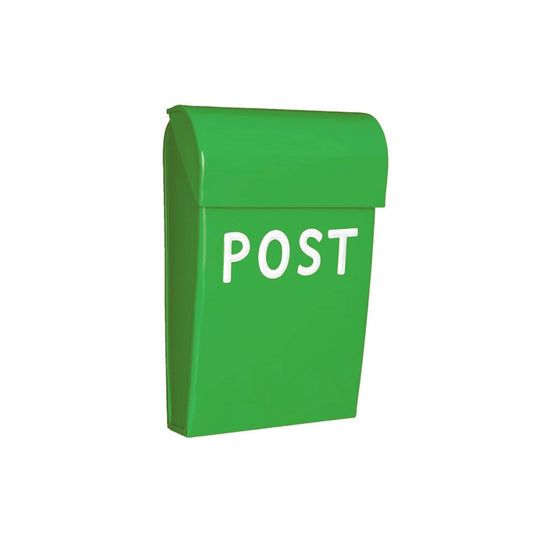 Grøn postkasse med hvid skrift.