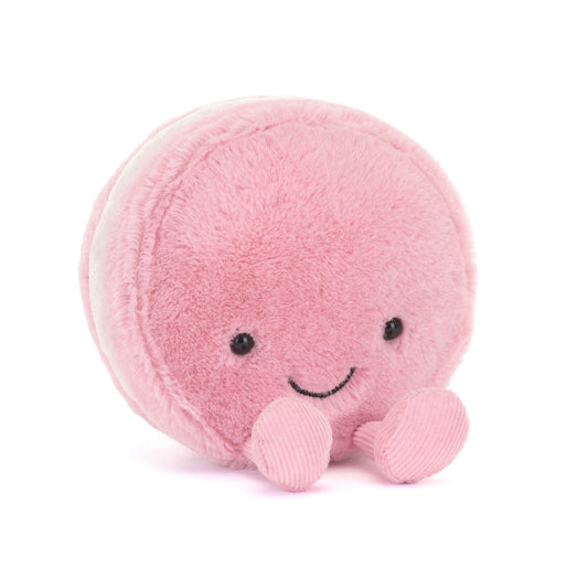 Jellycat bamse formet som en macaron i det blødeste lyserøde stof. Kagen har et lille smil og søde små ben.