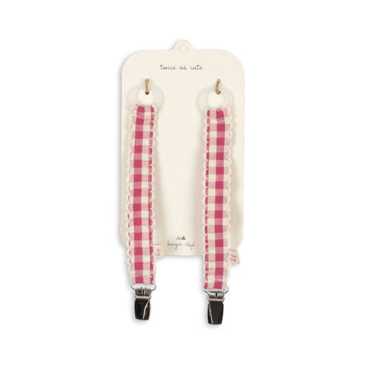 Suttesnor med pink ternet mønster.