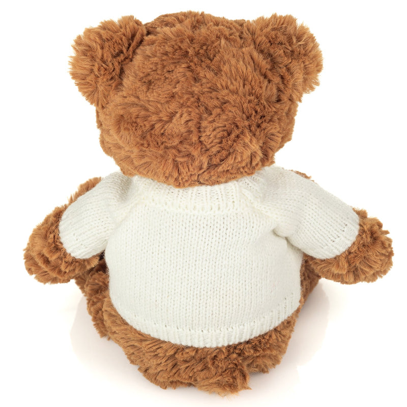 Brun bamse med hvid strikket t-shirt med et rødt hjerte.