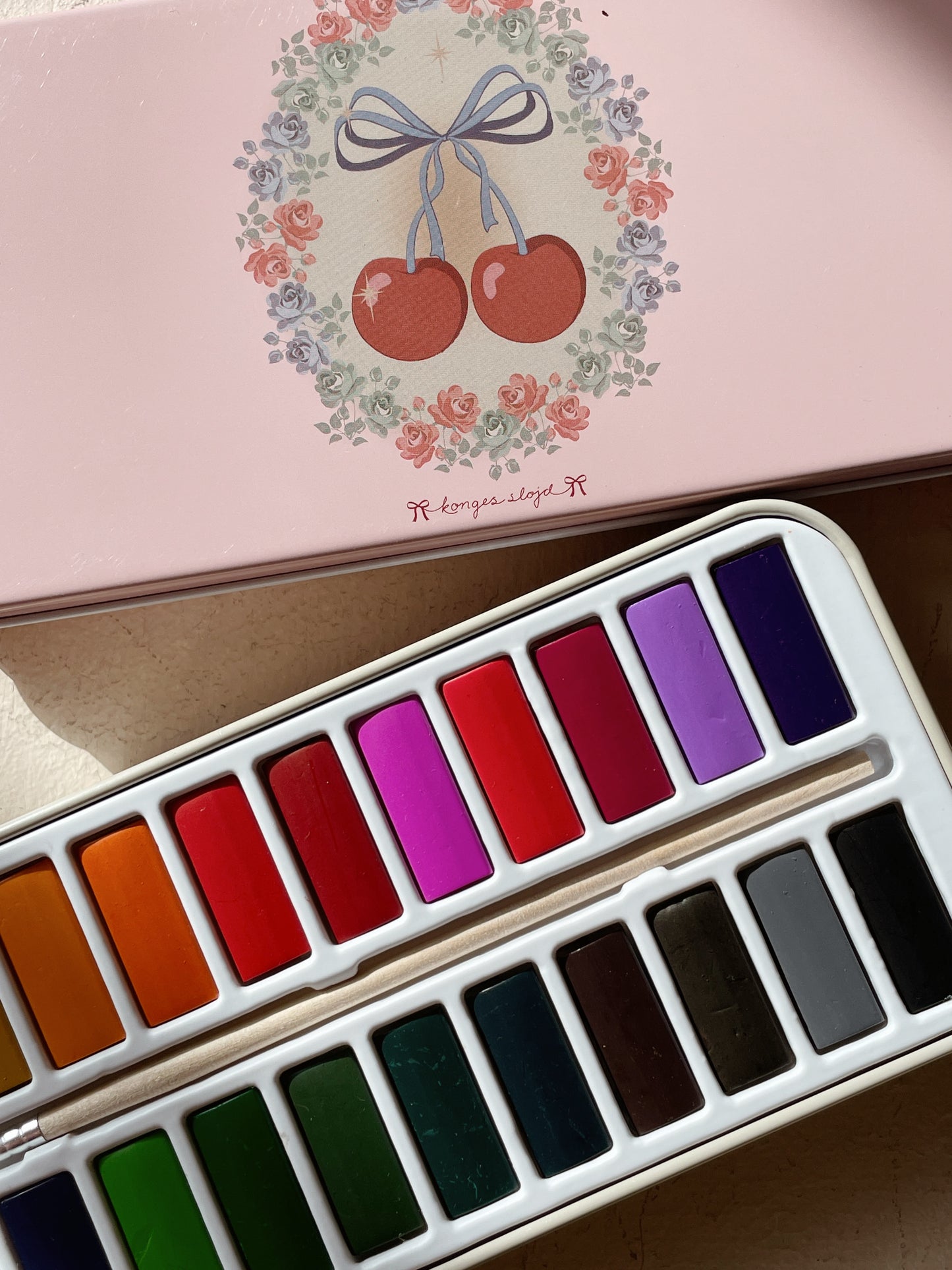 Konges Sløjd Vandfarver, Cherry bow