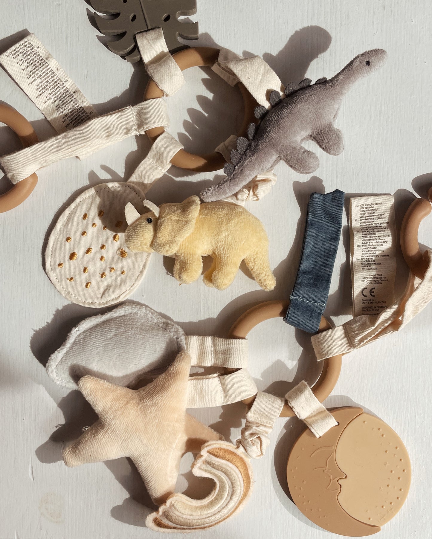 Konges Sløjd Stofring aktivitetslegetøj, Dino