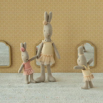 Lille maileg hare med balletdragt.