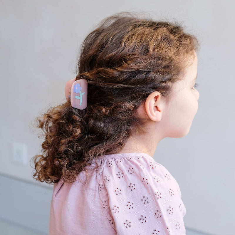 Hårklemmer med blomster.