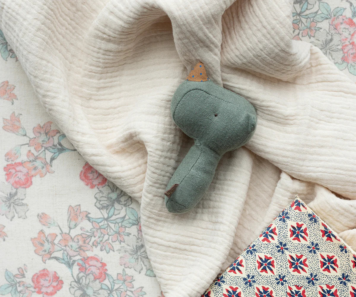 Maileg Lullaby friends, Næsehorn rangle - Pine