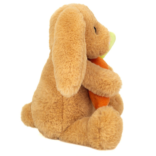 Brun kanin bamse, som holder en gulerod.