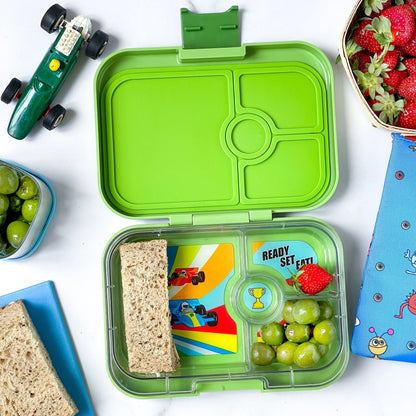 Yumbox Panino 4 rum, green/race cars